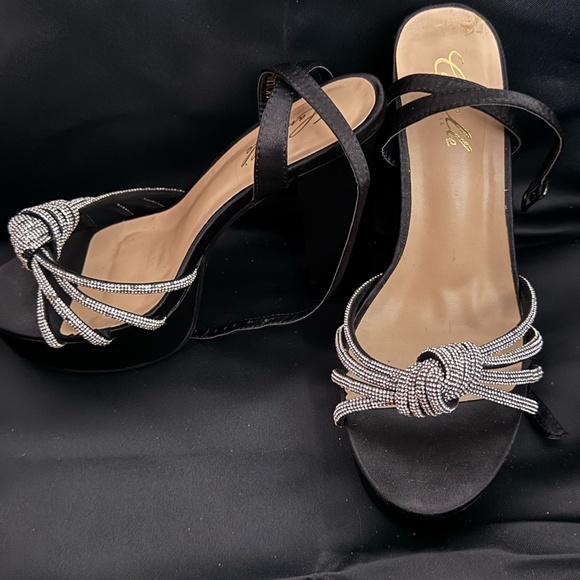 Black Platform Heel - Picture 3 of 4